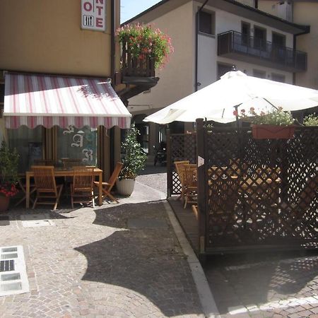 Albergo Leon Bianco Moggio Udinese Bagian luar foto