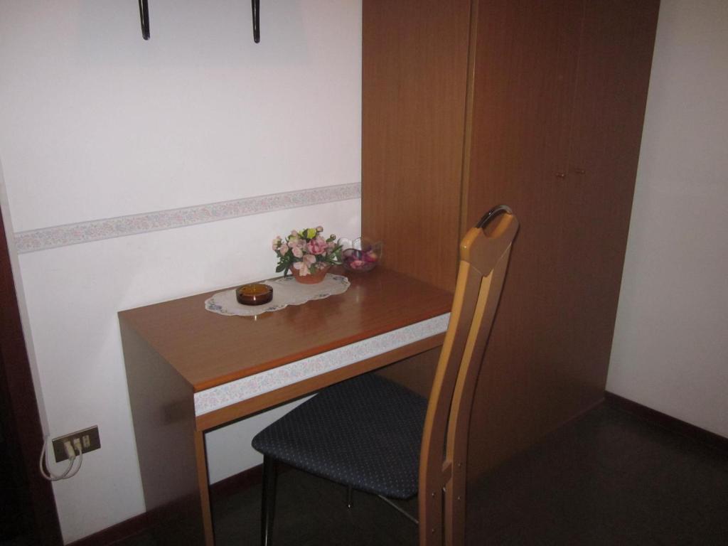 Albergo Leon Bianco Moggio Udinese Ruang foto
