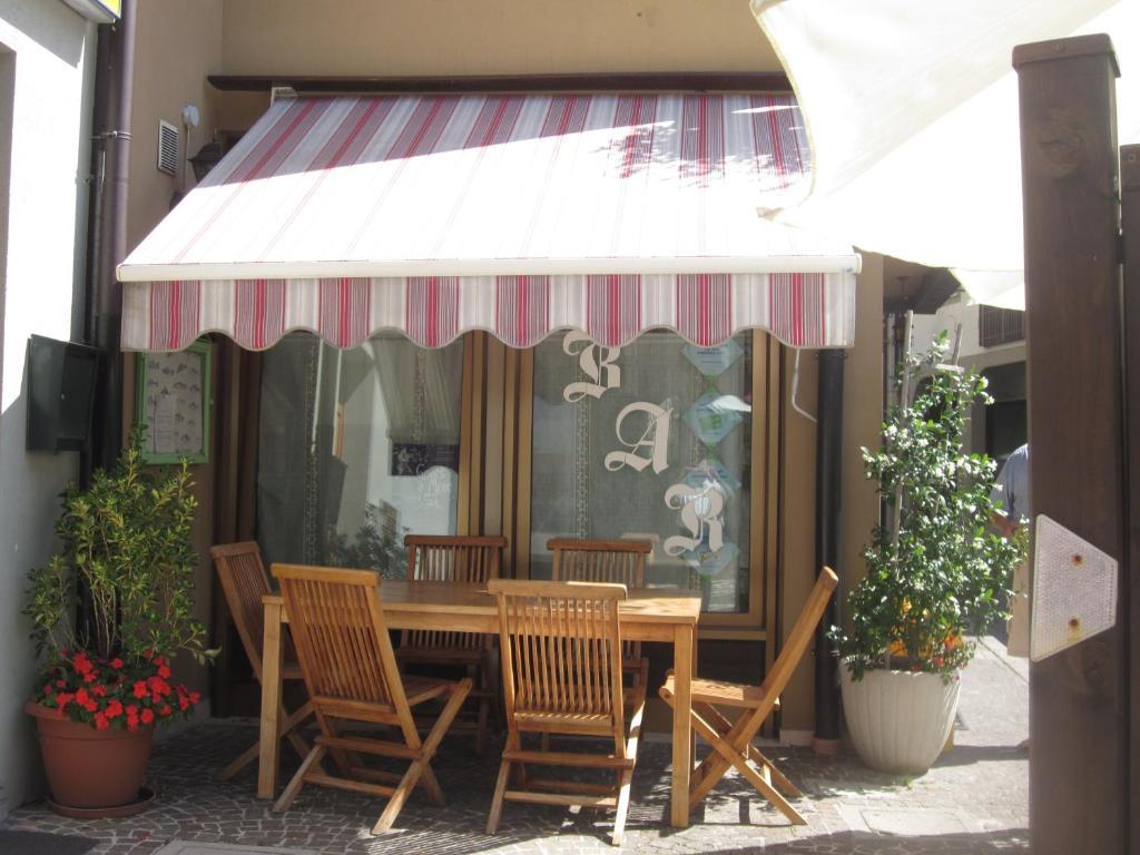 Albergo Leon Bianco Moggio Udinese Bagian luar foto