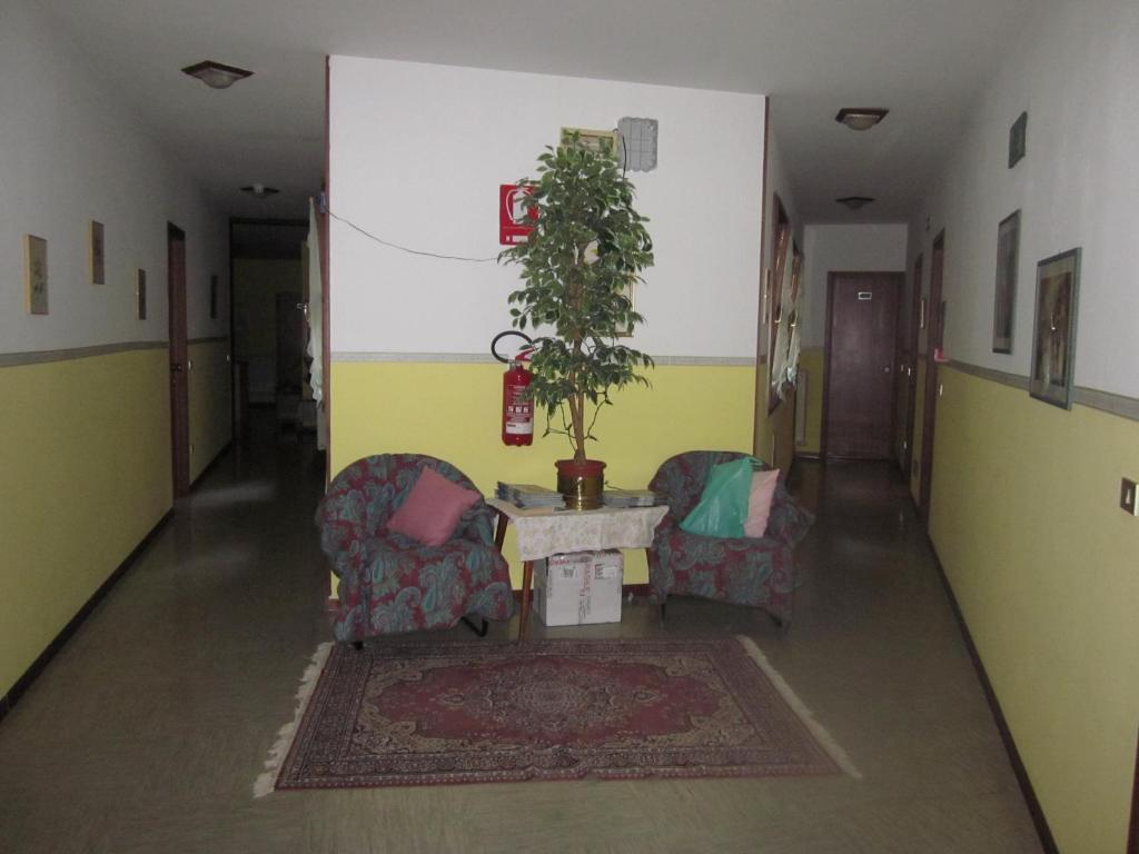 Albergo Leon Bianco Moggio Udinese Bagian luar foto