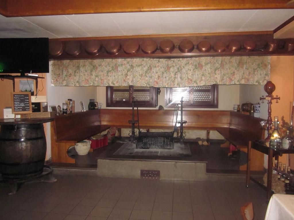 Albergo Leon Bianco Moggio Udinese Bagian luar foto
